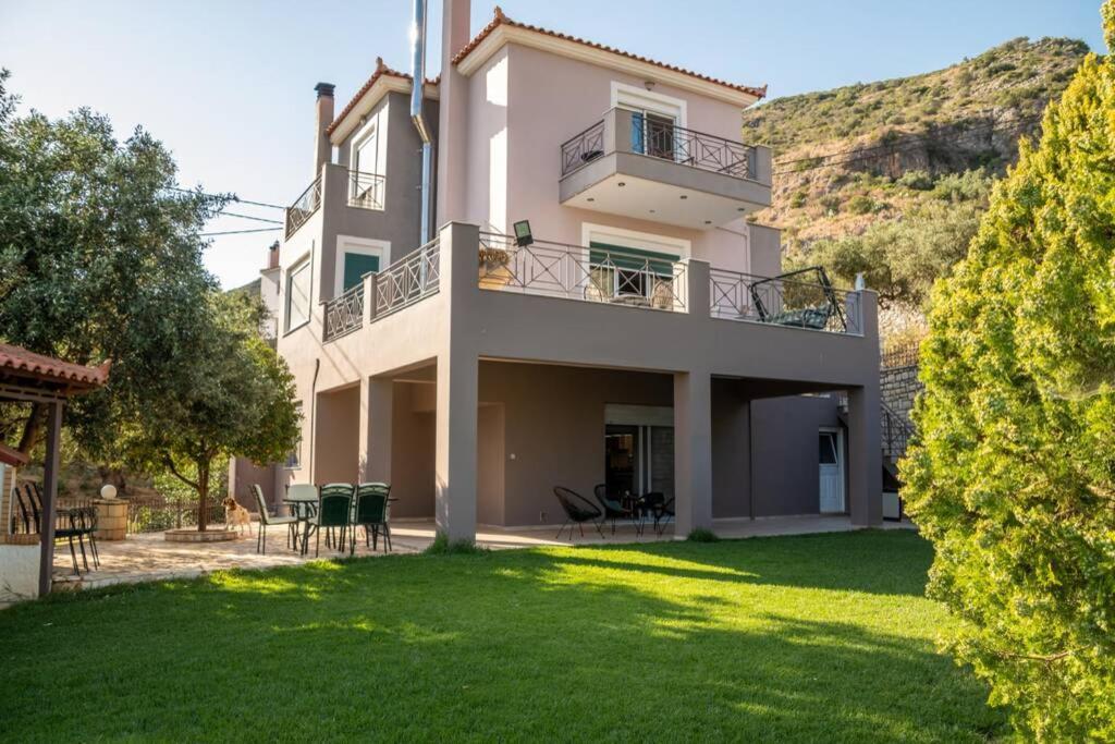 Akrivi'S House In Каламата Экстерьер фото